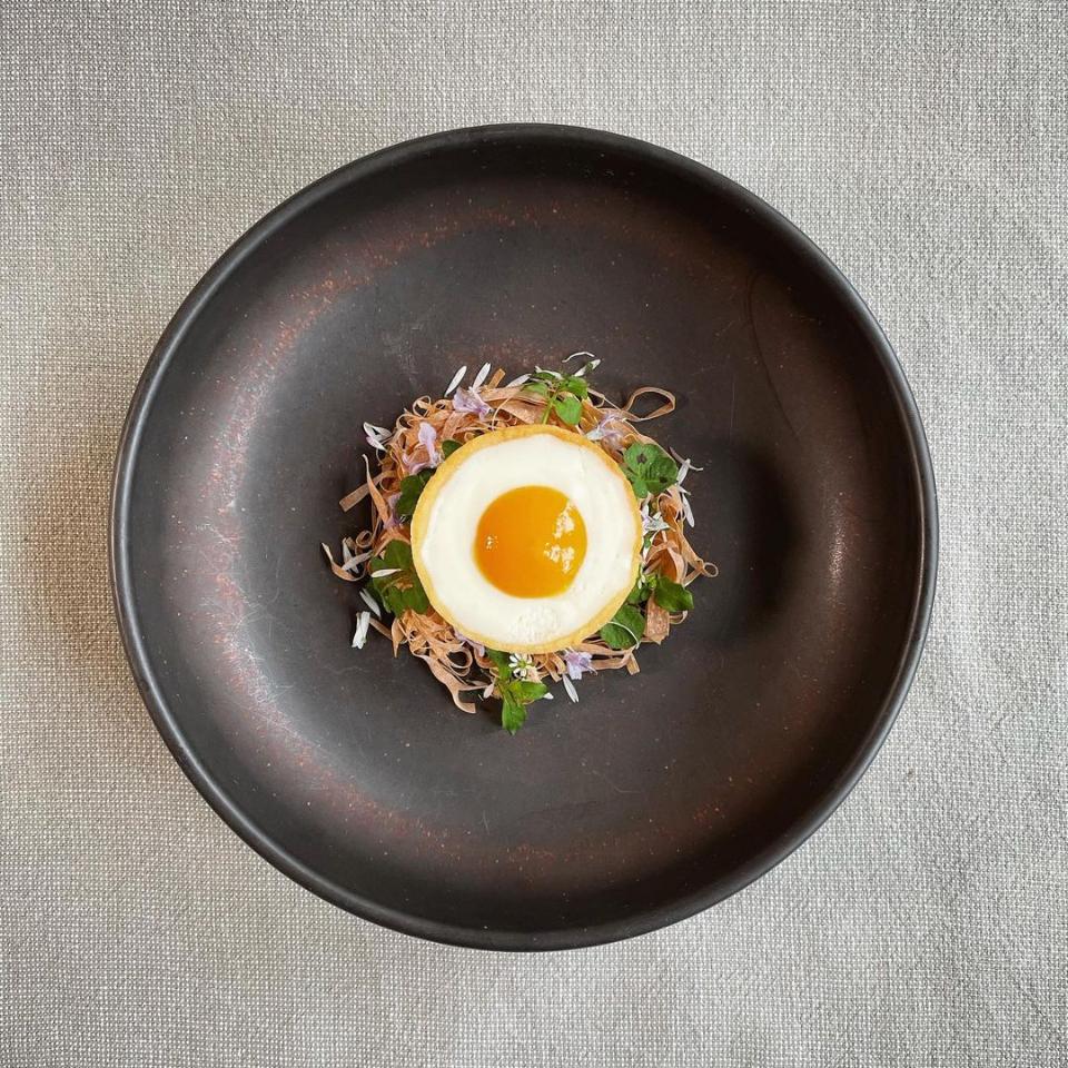 Een gerecht van het restaurant Neder met een ei
